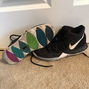 Kyrie 5 size 7
